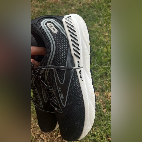 Shoes - Picture 9 of 12